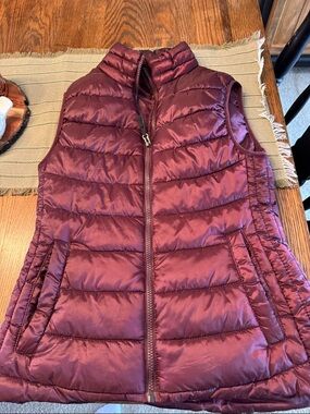 Women's Quilted Puffer Vest in Burgundy - Sleeveless Zip Front